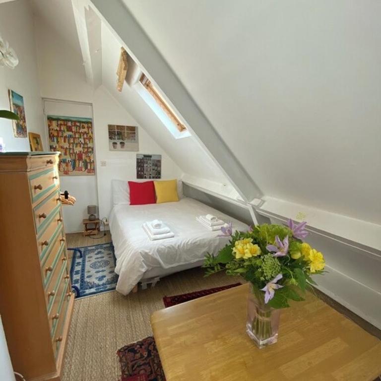 Romantic Studio apt Historical Center Paris Marais - One-Bedroom Apartment - 6