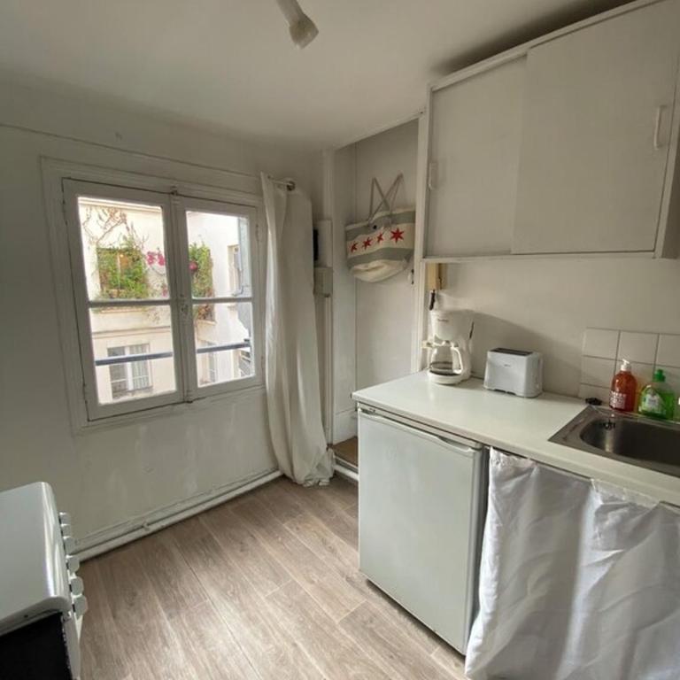 Romantic Studio apt Historical Center Paris Marais - One-Bedroom Apartment - 7