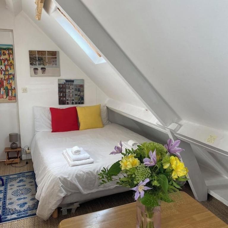 Romantic Studio apt Historical Center Paris Marais - One-Bedroom Apartment - 14