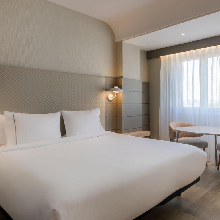 AC Hotel Carlton Madrid by Marriott - Standard King Room - 3