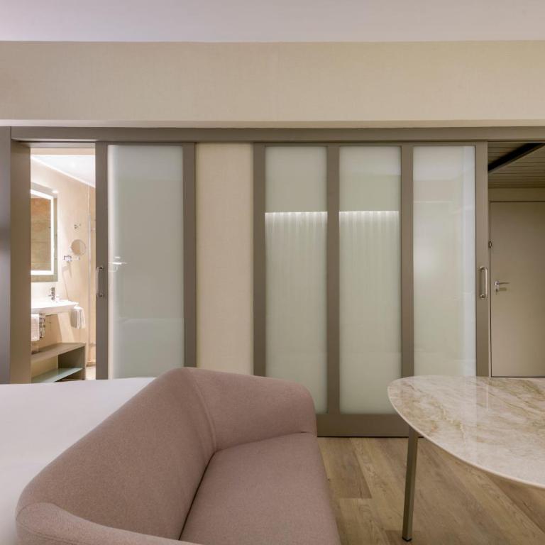 AC Hotel Carlton Madrid by Marriott - Superior King Room, Guest room, 1 King - 1
