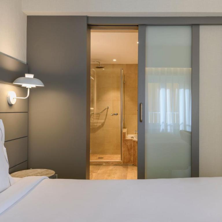 AC Hotel Carlton Madrid by Marriott - Superior King Room, Guest room, 1 King - 3