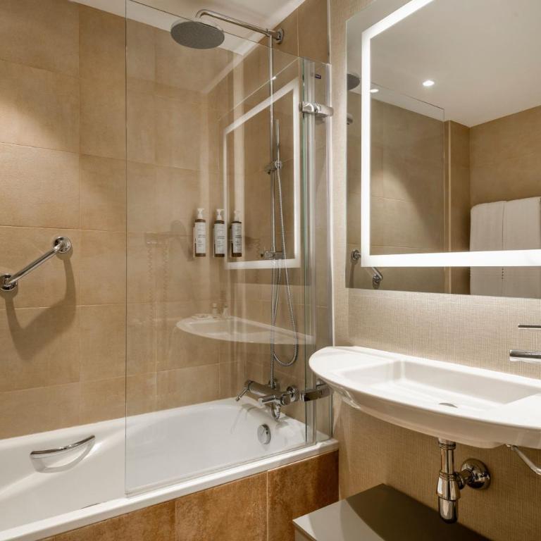 AC Hotel Carlton Madrid by Marriott - Standard Plus King Room - 4
