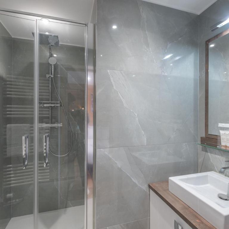 Appartement familial rénové, quartier Alpe d'Huez, orientation sud - Appartement 2 Chambres - 13