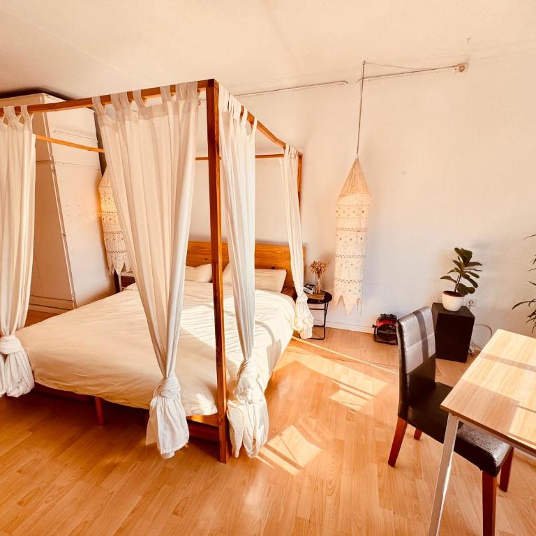 Casa Clot - Deluxe Double Room with Shower - 2