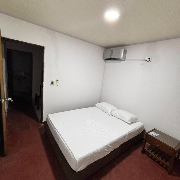 ApartaEstudios Viva, en la vega - Two-Bedroom Apartment with Balcony - 5