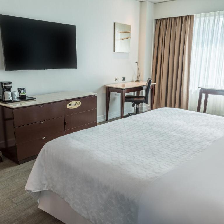Sheraton Guayaquil - Habitación con cama extragrande. - 8