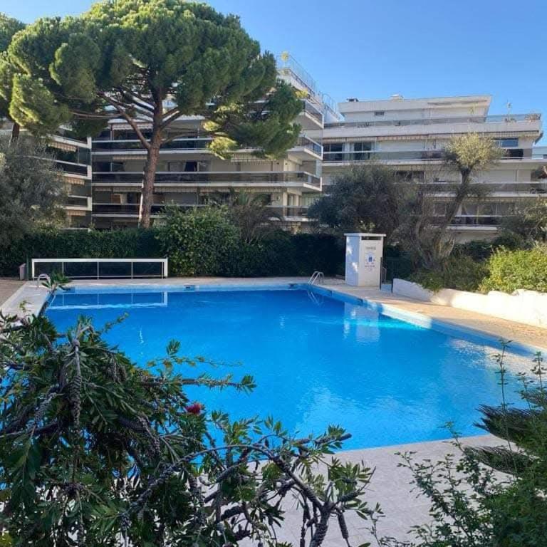 SELI 2 pièces CLIMATISÉ CLASSÉ 52 M2 terrasse 20m2 PLAGES PISCINE ANTIBES avec PARKING PRIVATIF - One-Bedroom Apartment - 51