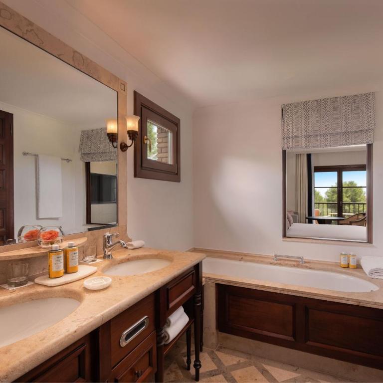 Castillo Hotel Son Vida-Adults Only, a Luxury Collection Hotel, Mallorca - Familien-Ecksuite mit 2 Schlafzimmern und Gartenblick - 5