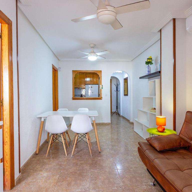 Lovely Apartment In Torrevieja With Swimming Pool - Two-Bedroom Apartment - 4
