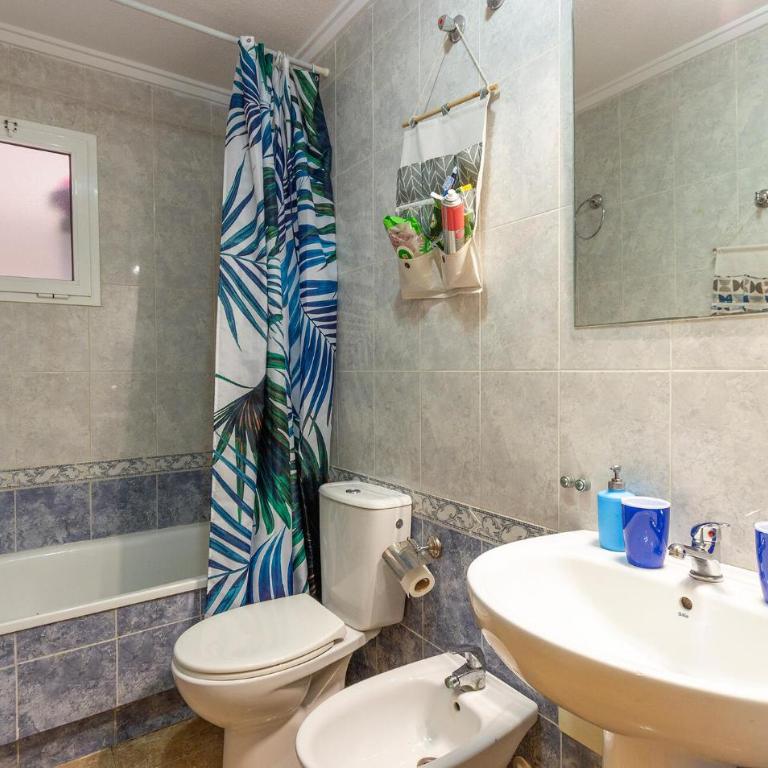 Lovely Apartment In Torrevieja With Swimming Pool - Two-Bedroom Apartment - 12