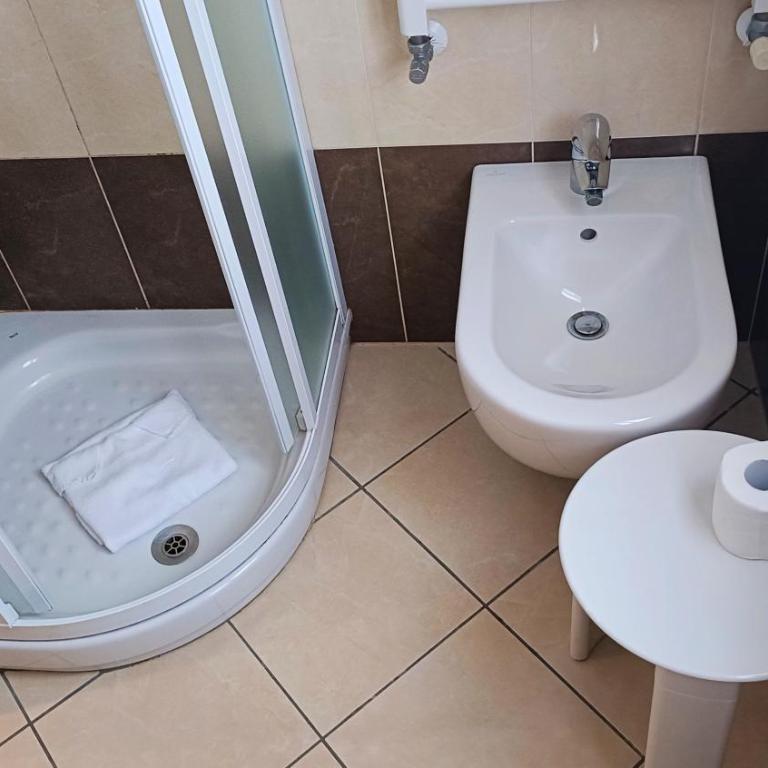 Alloggi Marinella - Camera Familiare con Bagno Privato - 3