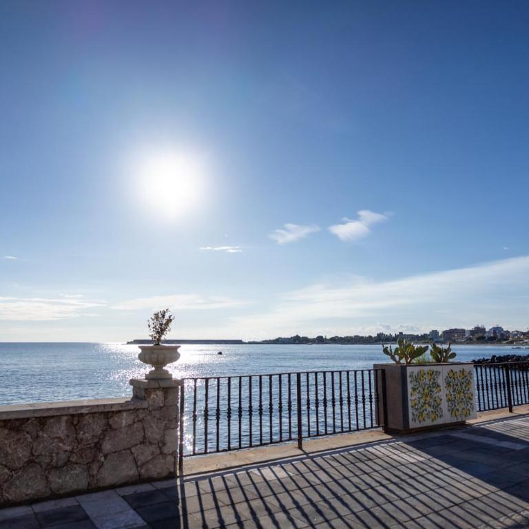 Frontemare da Anna - Three-Bedroom Apartment with Sea View - 17