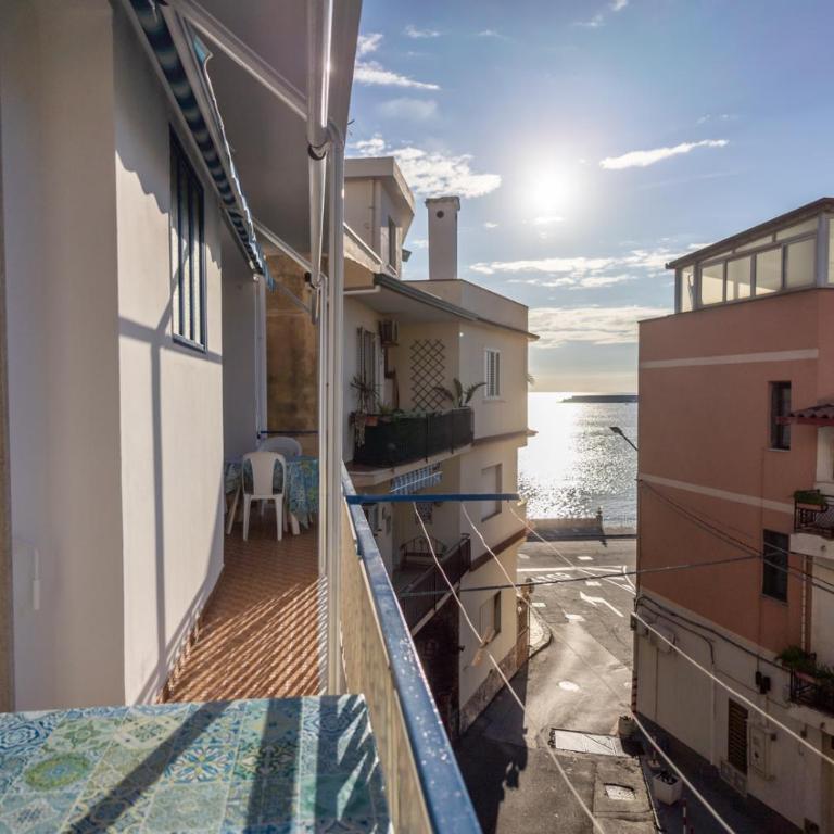 Frontemare da Anna - Three-Bedroom Apartment with Sea View - 55