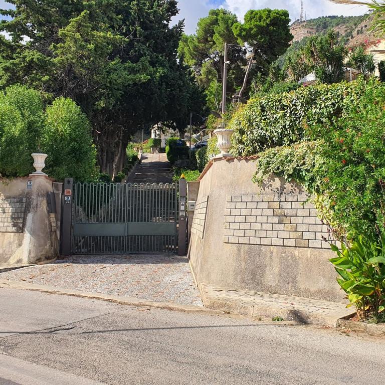 Villa Tommaso Maruggi, Sicilia, con Jacuzzi e piscina privata - Four-Bedroom Villa with Garden View - 21