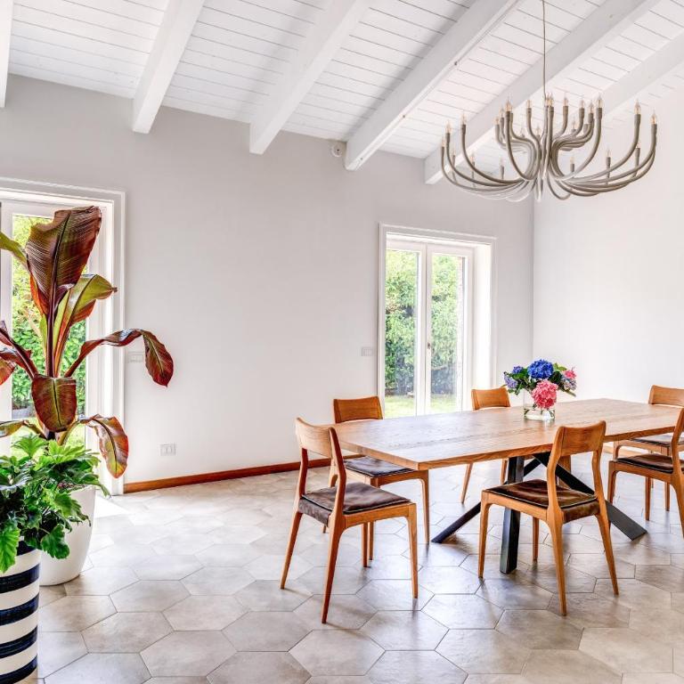 Romantic Garden - Three-Bedroom Villa - 3