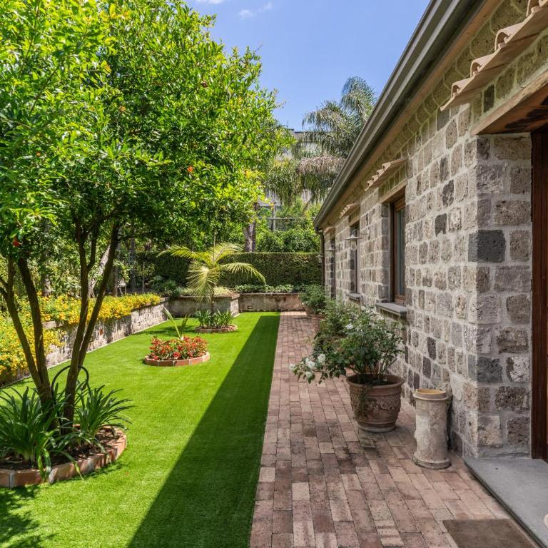 Romantic Garden - Three-Bedroom Villa - 28