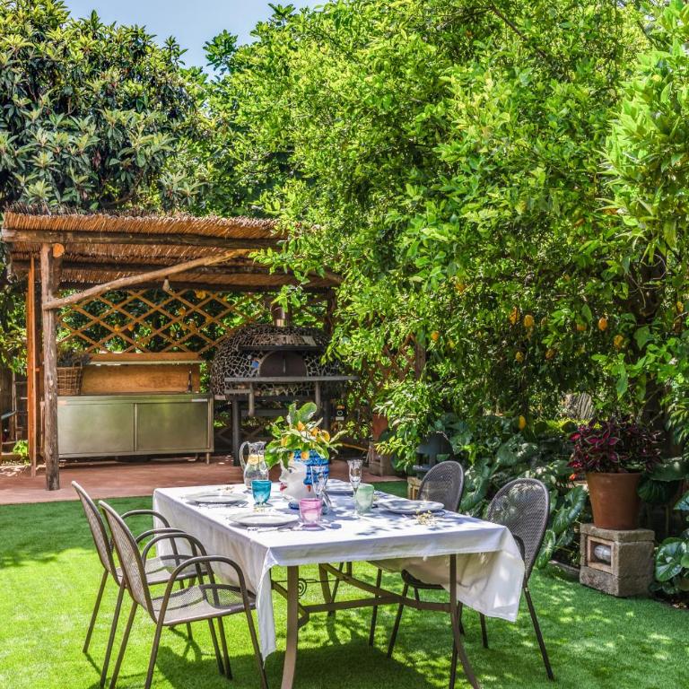 Romantic Garden - Three-Bedroom Villa - 31