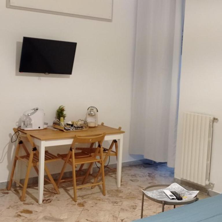 CasaRA - Triple Room with Private External Bathroom - 4