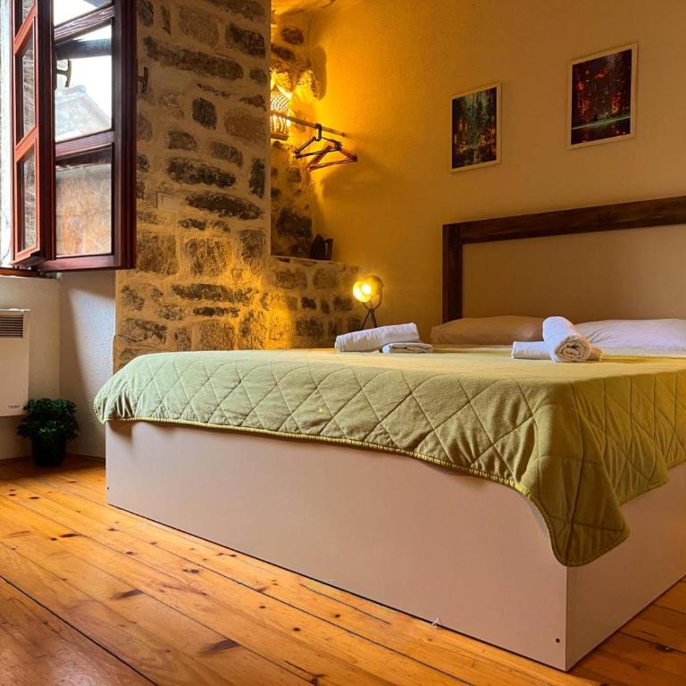 Old Town Homestel - Double Room with Shared Bathroom - 1