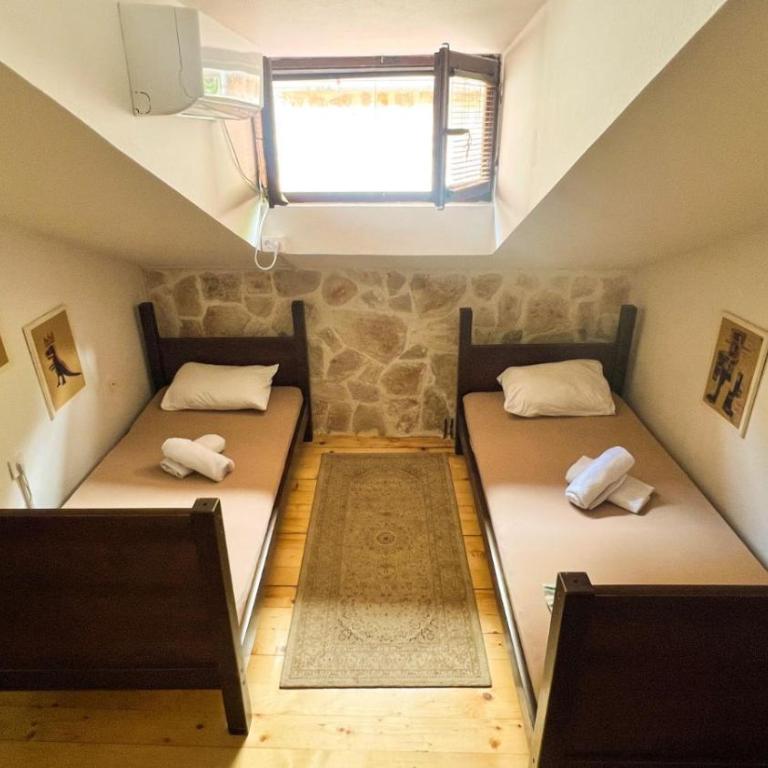 Old Town Homestel - Standard Twin Room with Shared Bathroom - 1