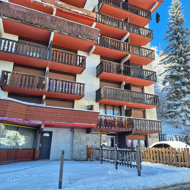 Charmant T2 rénové- Praloup 1600-parking privé, proche station - Appartement 2 Chambres - 32