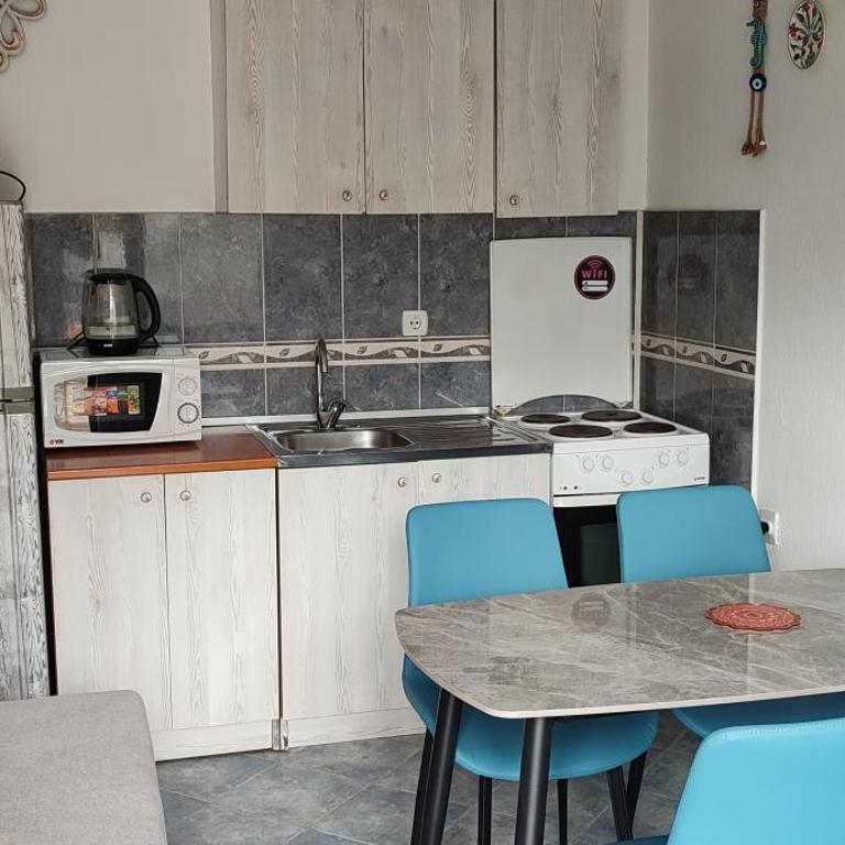 Bay Mola Aparts - Apartment with Sea View - 5