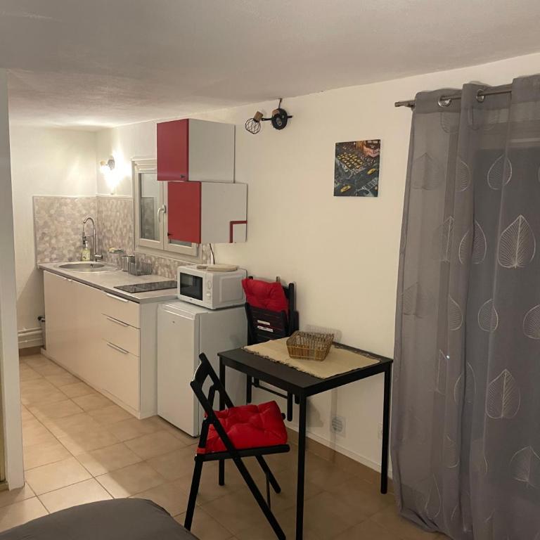 Studio climatisé avec terrasse ombragée dans maison au calme et dans la verdure - Apartment mit 1 Schlafzimmer - 20
