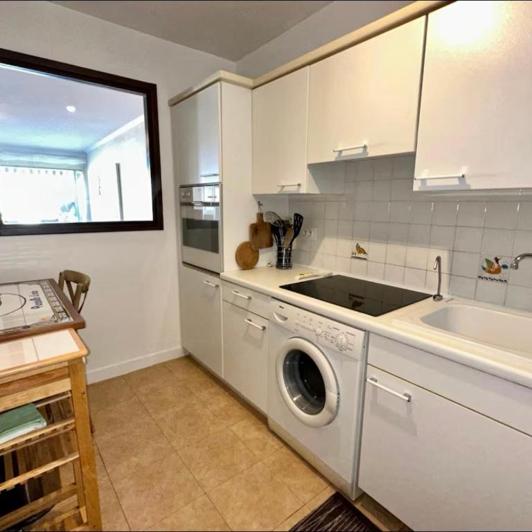 E2C2 - 3pièces vue mer avec piscine & parking - Appartamento con 2 Camere da Letto - 11