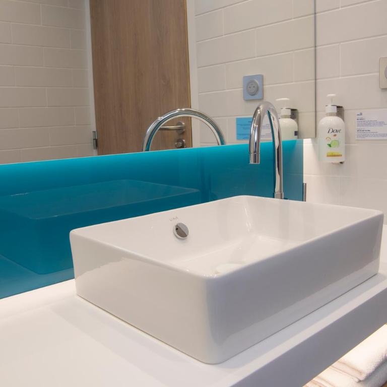 Holiday Inn Express Caen Epron by IHG - Chambre Lit Queen-Size Standard - Petit-Déjeuner Gratuit - 1