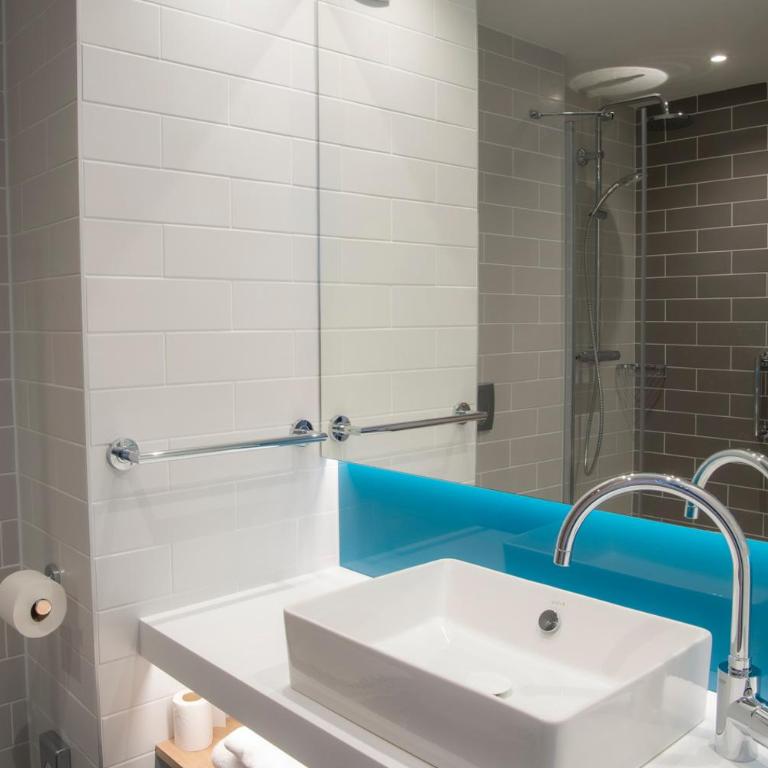 Holiday Inn Express Caen Epron by IHG - Chambre Lit Queen-Size Standard - Petit-Déjeuner Gratuit - 2
