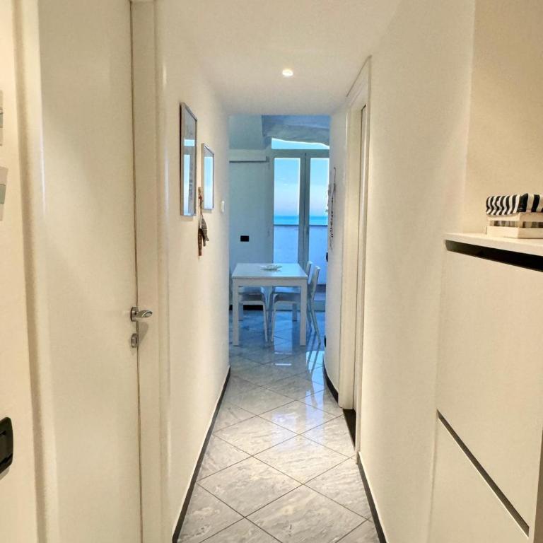 Appartamento sul mare con box auto - Appartamento con 2 Camere da Letto - 12