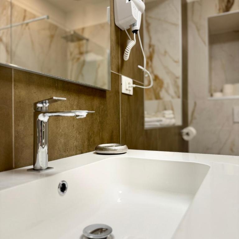 Casa del Girasole - Three-Bedroom Apartment - 9