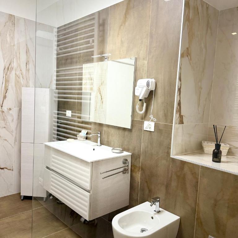 Casa del Girasole - Three-Bedroom Apartment - 12