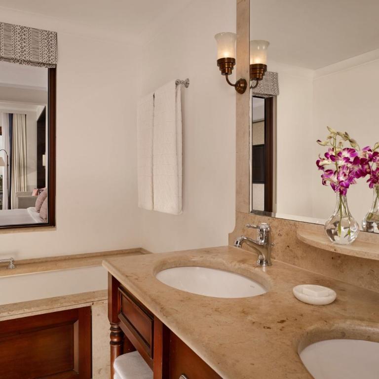 Castillo Hotel Son Vida-Adults Only, a Luxury Collection Hotel, Mallorca - Grand Deluxe Zimmer mit Kingsize-Bett und Balkon - 11