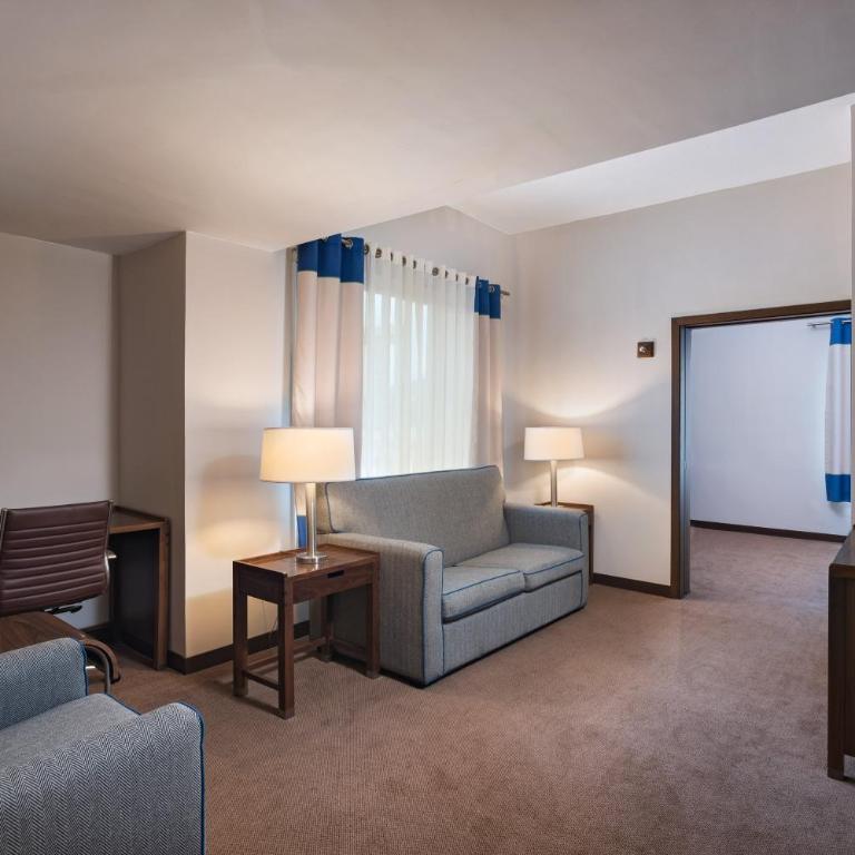 Four Points by Sheraton Galerias Monterrey - Superior Junior Suite, 1 Bedroom Suite, 1 Queen(s), Sofa bed - 7