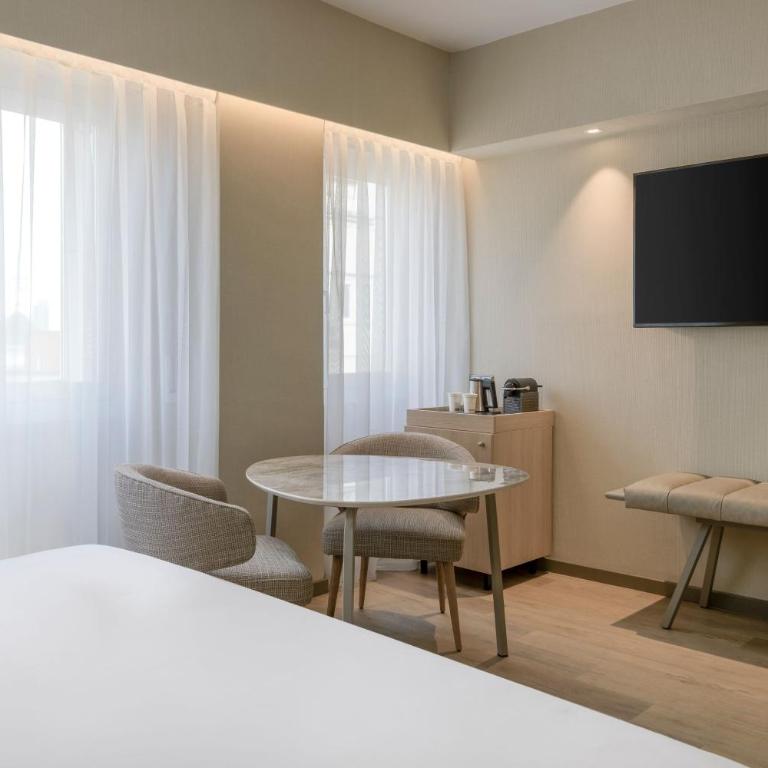 AC Hotel Carlton Madrid by Marriott - Standard Plus King Room - 2
