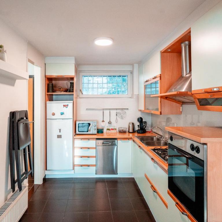 Maisonette Apartment in Heart of Sarajevo - Deluxe Two-Bedroom Apartment with Garden View - 7
