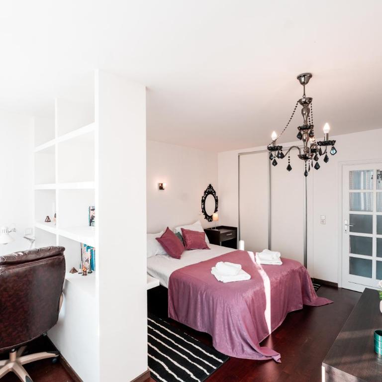 Maisonette Apartment in Heart of Sarajevo - Deluxe Two-Bedroom Apartment with Garden View - 3