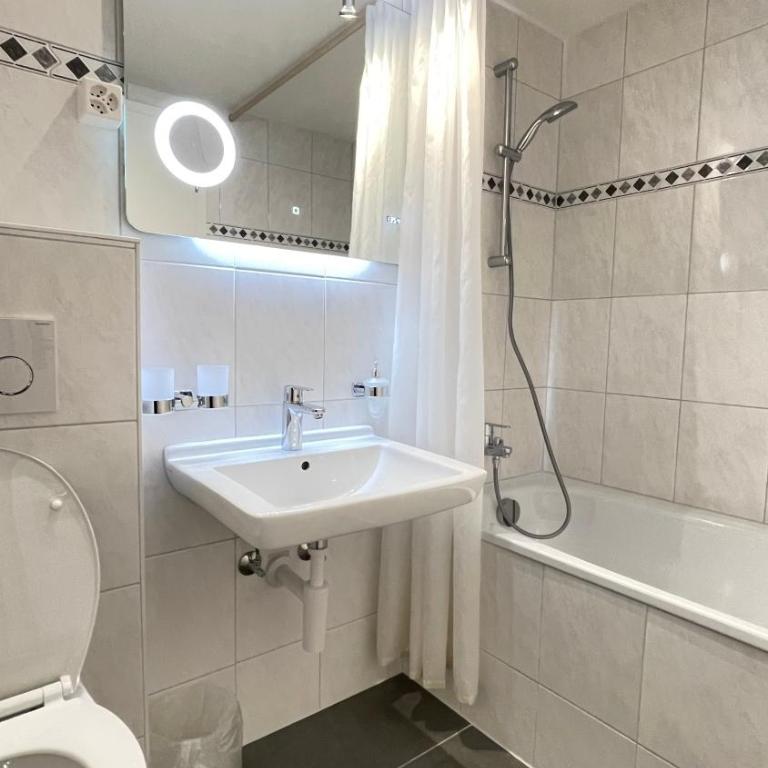 Villa Zentrum Haus Davos - Deluxe Doppelzimmer mit Balkon - 15