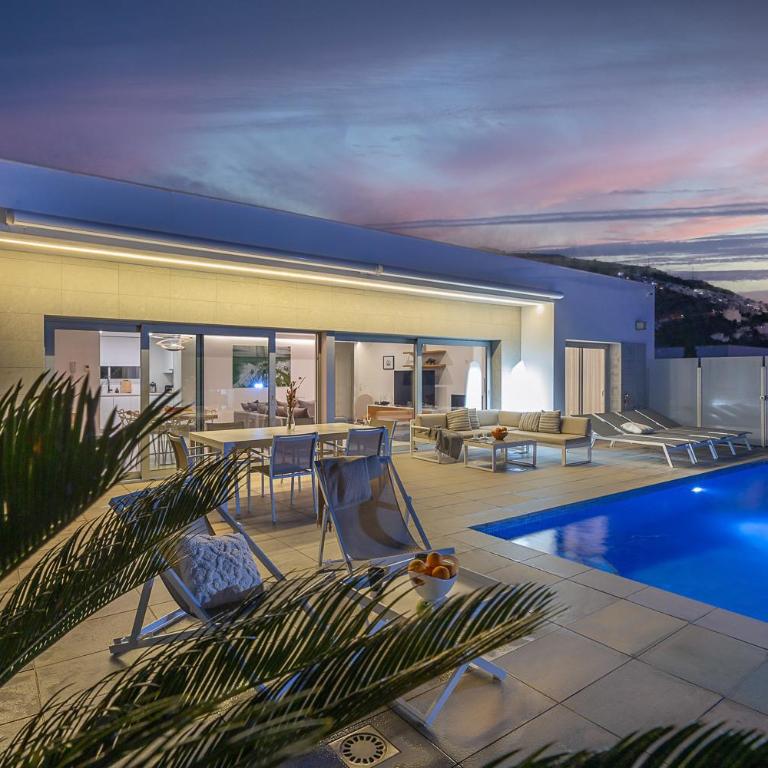 Villa Yansa by Abahana Villas - Villa - 1