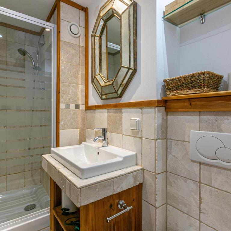 Appartement cocooning skis aux pieds avec terrasse Sud, Wi-Fi et équipements complets - FR-1-694-28 - Appartamento - 14
