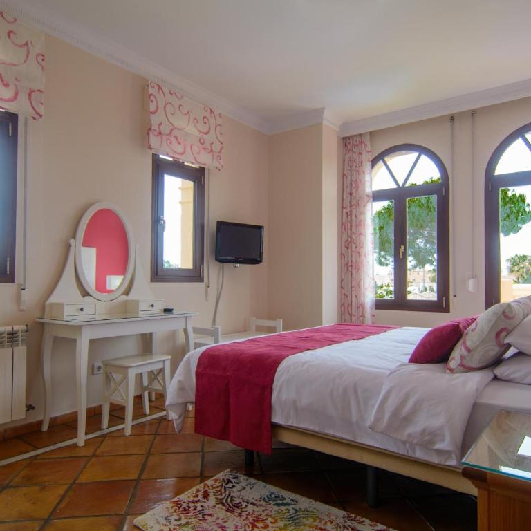 San Pedro 6 bedroom villa, heated pool, BBQ, WiFi - Casa - 40