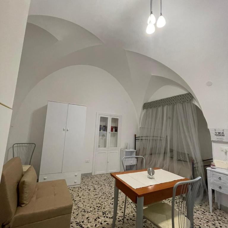 The White Rose - One-Bedroom Apartment - 7