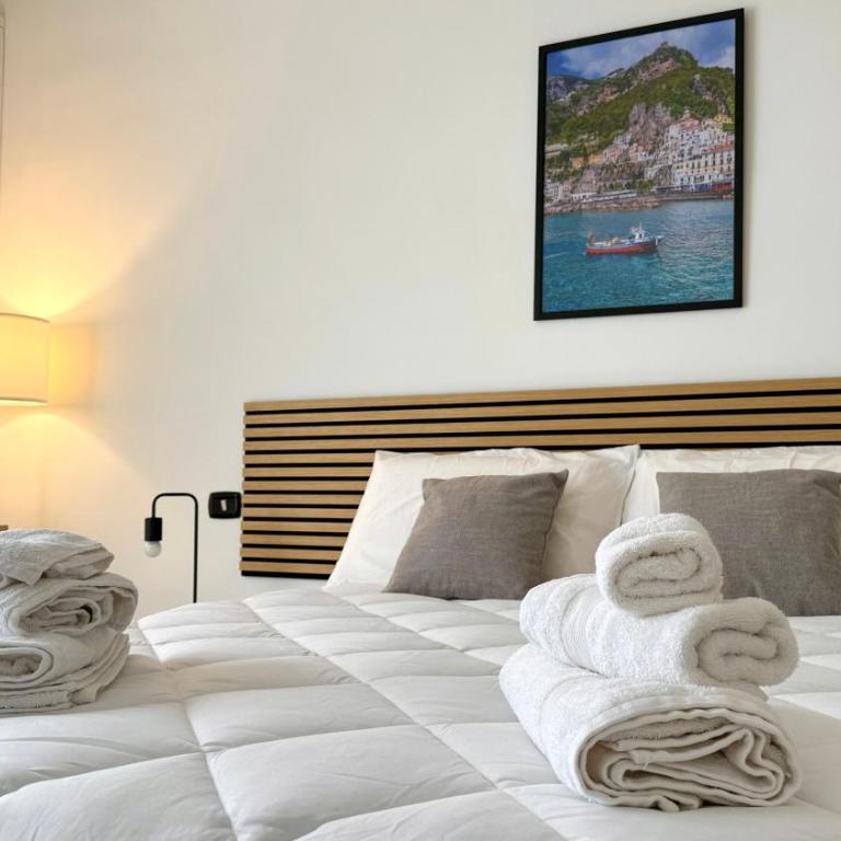 Cozy Central Apartment Napoli - Three-Bedroom Apartment - 8