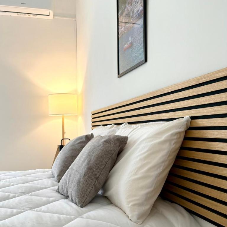 Cozy Central Apartment Napoli - Three-Bedroom Apartment - 9