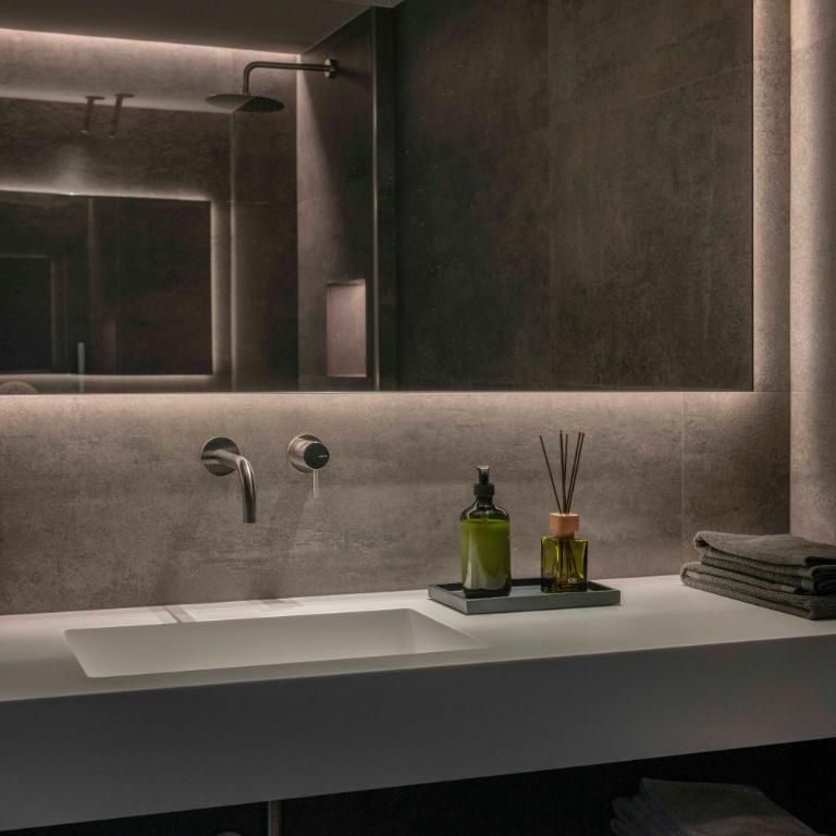 Bfour - Camera Matrimoniale/Doppia con Letti Singoli con Bagno Privato - 5