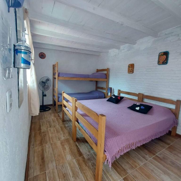 Las Palmas Beach Hostel - Economy Quadruple Room with Shared Bathroom - 1