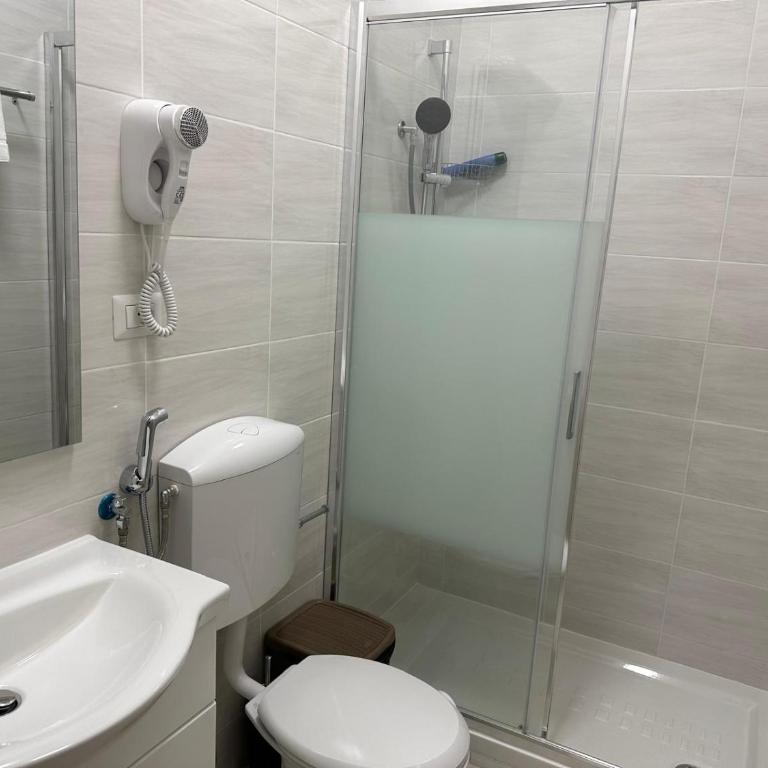 TURATI TERMINi - Camera Matrimoniale con Bagno Privato - 2