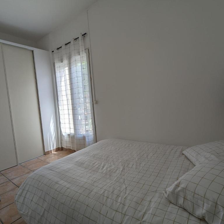Proche centre ville avec une belle terrasse - Two-Bedroom Apartment - 12